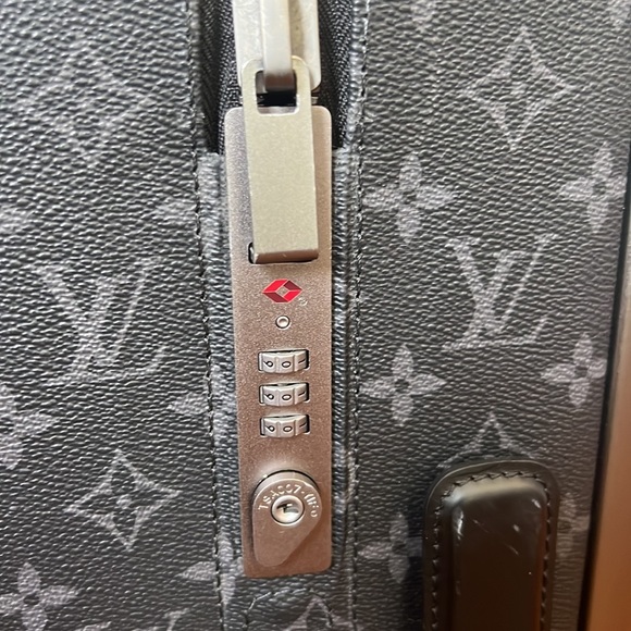 SOLD - AUTHENTIC LOUIS VUITTON
Horizon 55 travel bag - Picture 12 of 15